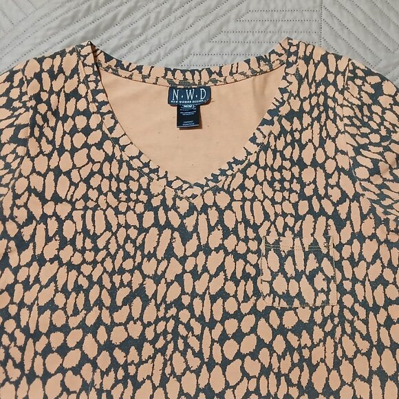 NWD Fun Print Tee Shirt with Dynamite Black Stretch Pants ,Med. Clearance Bundle - Picture 4 of 8